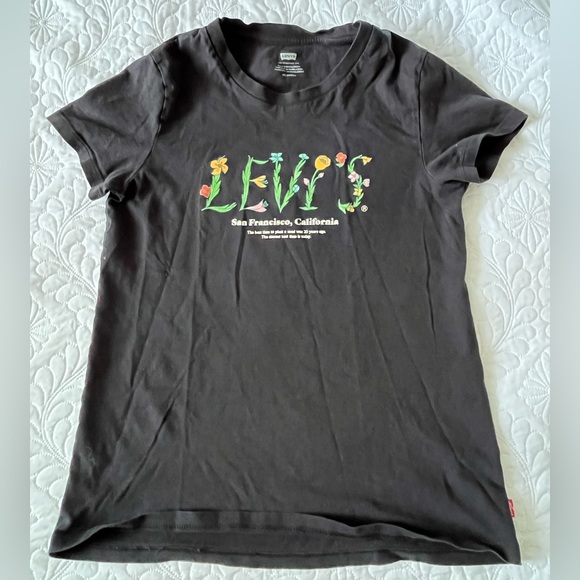 levi’s tee - Picture 2 of 3